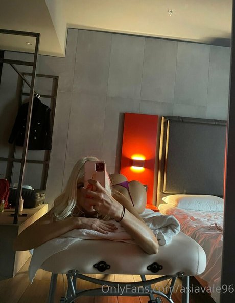 Naakte gelekte OnlyFans-foto van Asiavale96