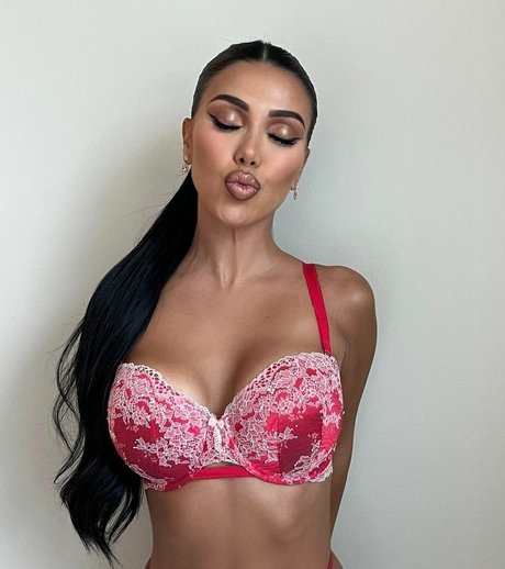 Isabel Raad