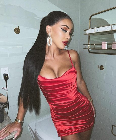 Isabel Raad