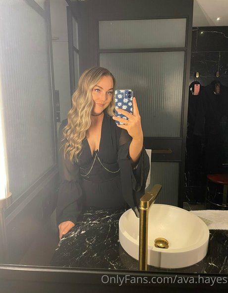 Naakte gelekte OnlyFans-foto van Avahayes