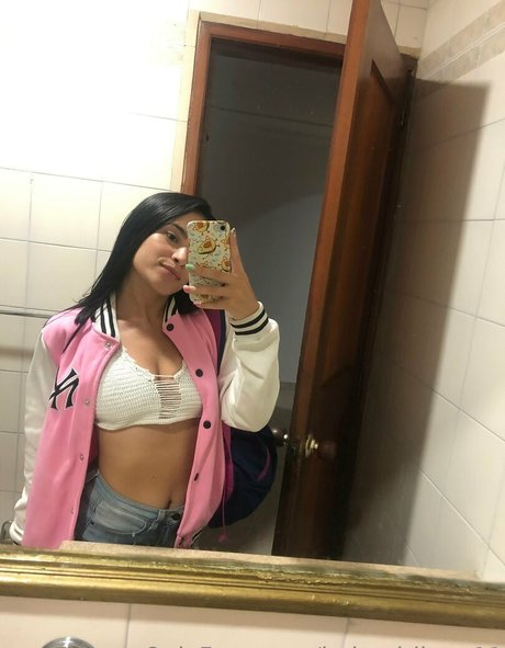 Naakte gelekte OnlyFans-foto van Babygirlluna12
