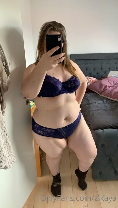 Naakte gelekte OnlyFans-foto van Zikaya