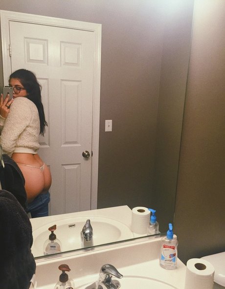 Naakte gelekte OnlyFans-foto van Ava Taylor