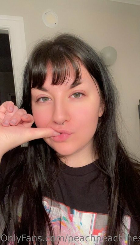 Naakte gelekte OnlyFans-foto van Peachpeachiness