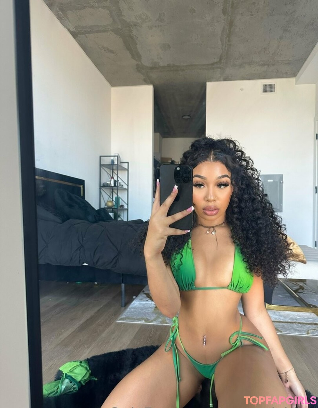 Naakte gelekte OnlyFans-foto van Bubble Booty #1217