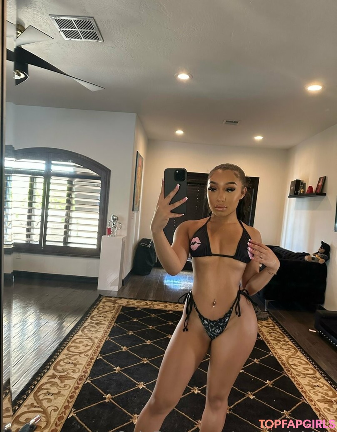 Naakte gelekte OnlyFans-foto van Bubble Booty #1260