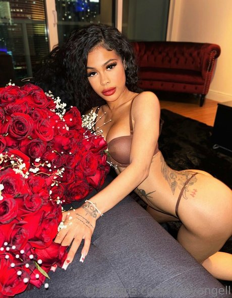 Naakte gelekte OnlyFans-foto van Angel