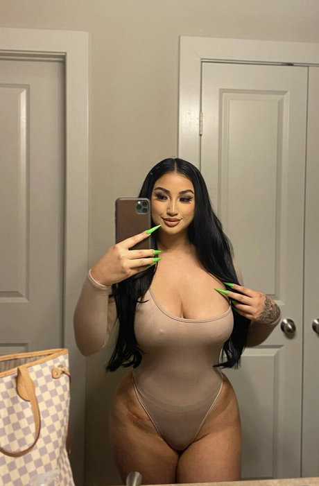 Naakte gelekte OnlyFans-foto van Sarahsoho