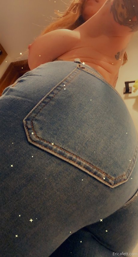 Naakte gelekte OnlyFans-foto van Erica Fett