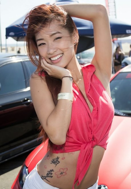 Naakte gelekte OnlyFans-foto van Elizabeth Tran