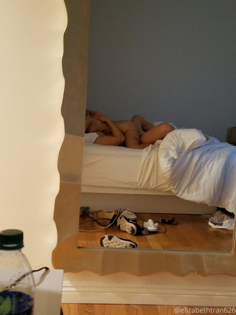 Naakte gelekte OnlyFans-foto van Elizabeth Tran