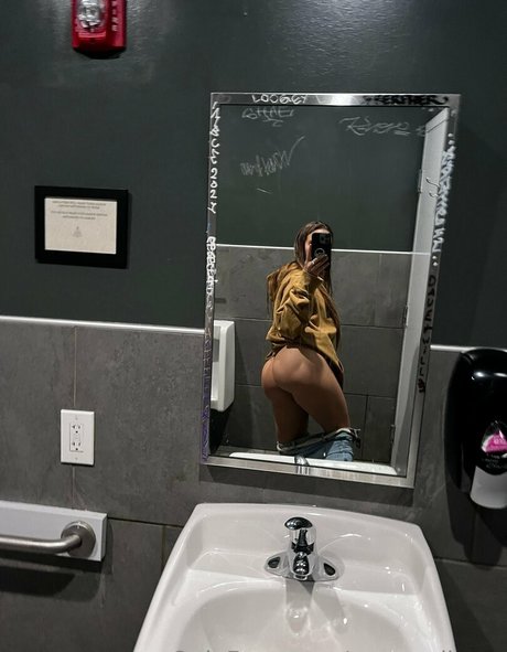 Naakte gelekte OnlyFans-foto van Sageyfit