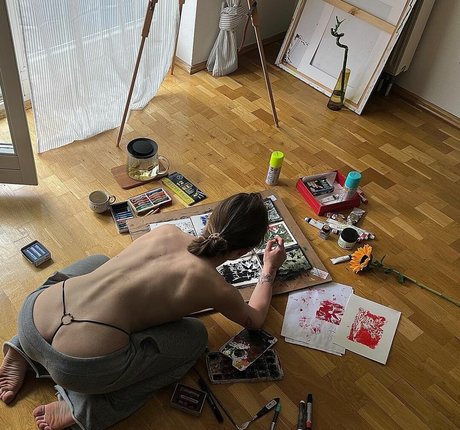 Naakte gelekte OnlyFans-foto van Lilbiii Sashatman