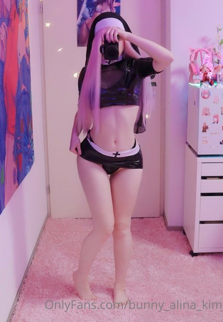 Naakte gelekte OnlyFans-foto van Alina Kim