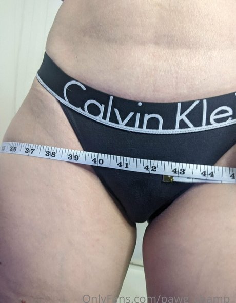 Naakte gelekte OnlyFans-foto van Jenbear92