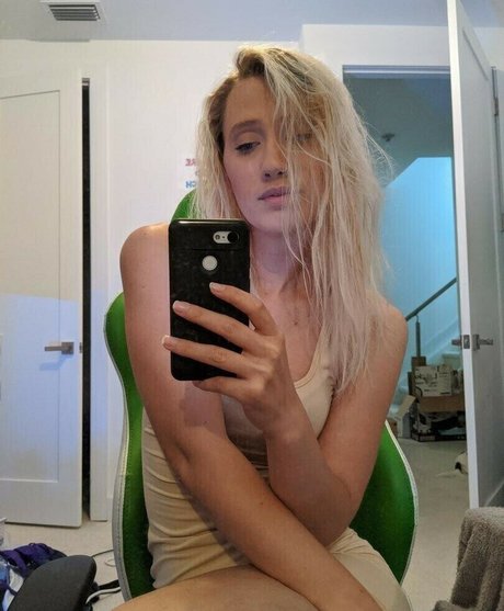 Naakte gelekte OnlyFans-foto van Jenbear92