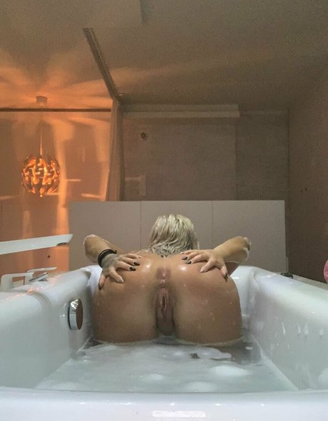 Naakte gelekte OnlyFans-foto van Rozsacinti