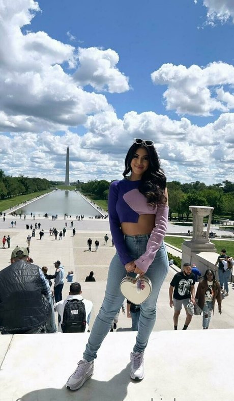 Naakte gelekte OnlyFans-foto van Sophia Leone