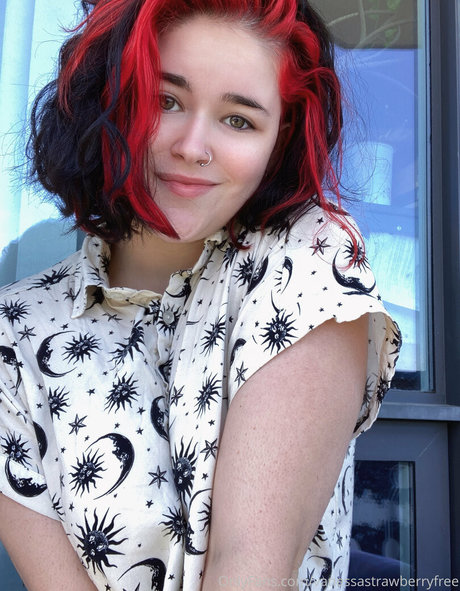 Naakte gelekte OnlyFans-foto van Vanessa Strawberry