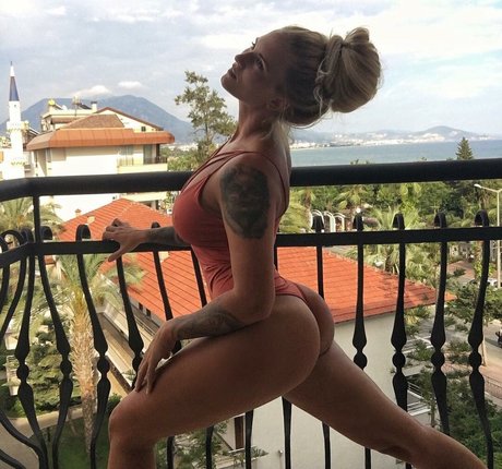 Naakte gelekte OnlyFans-foto van Natasha Thomsen