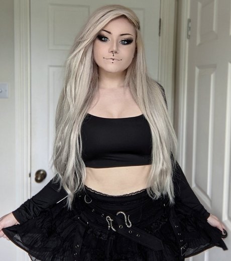 Naakte gelekte OnlyFans-foto van Spoopy
