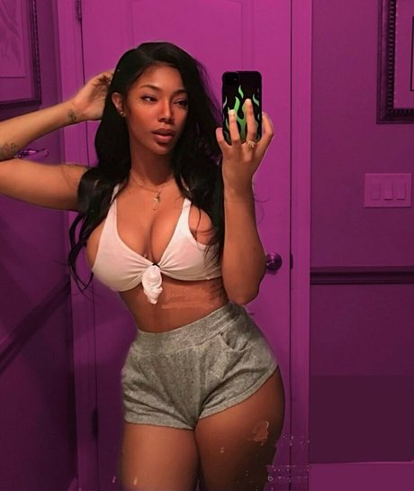 Naakte gelekte OnlyFans-foto van Ziennaxxx