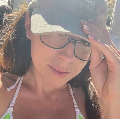 Naakte gelekte OnlyFans-foto van Mistress Alexis