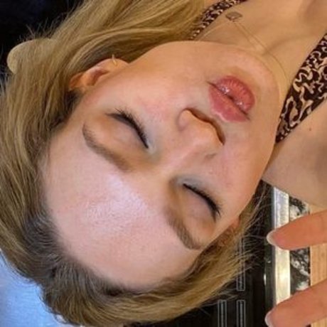 Naakte gelekte OnlyFans-foto van Sapphire Upshall