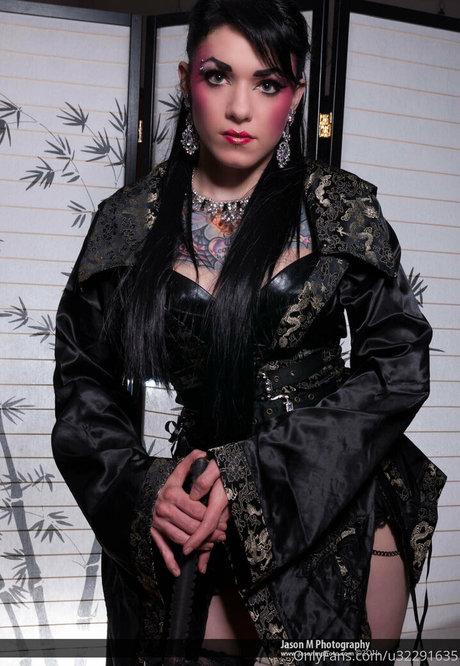 Naakte gelekte OnlyFans-foto van Blownupdoll