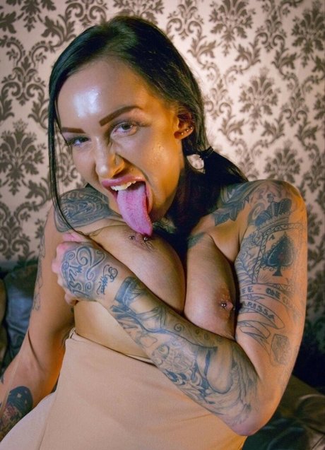 Naakte gelekte OnlyFans-foto van Chantelle Fox
