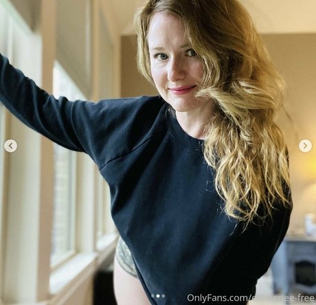Naakte gelekte OnlyFans-foto van Elliereneefree