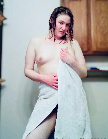 Naakte gelekte OnlyFans-foto van Harleenivy