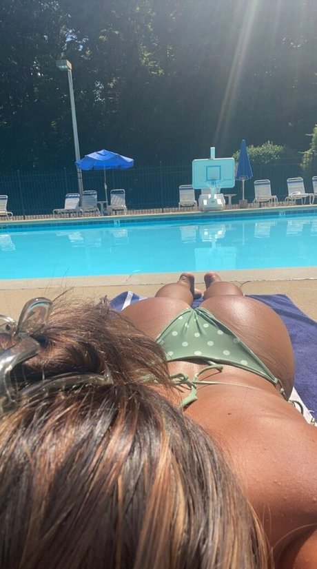 Naakte gelekte OnlyFans-foto van Lailamorgan