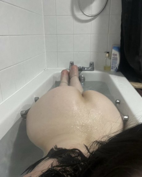 Naakte gelekte OnlyFans-foto van Inkedcouple Hampshire
