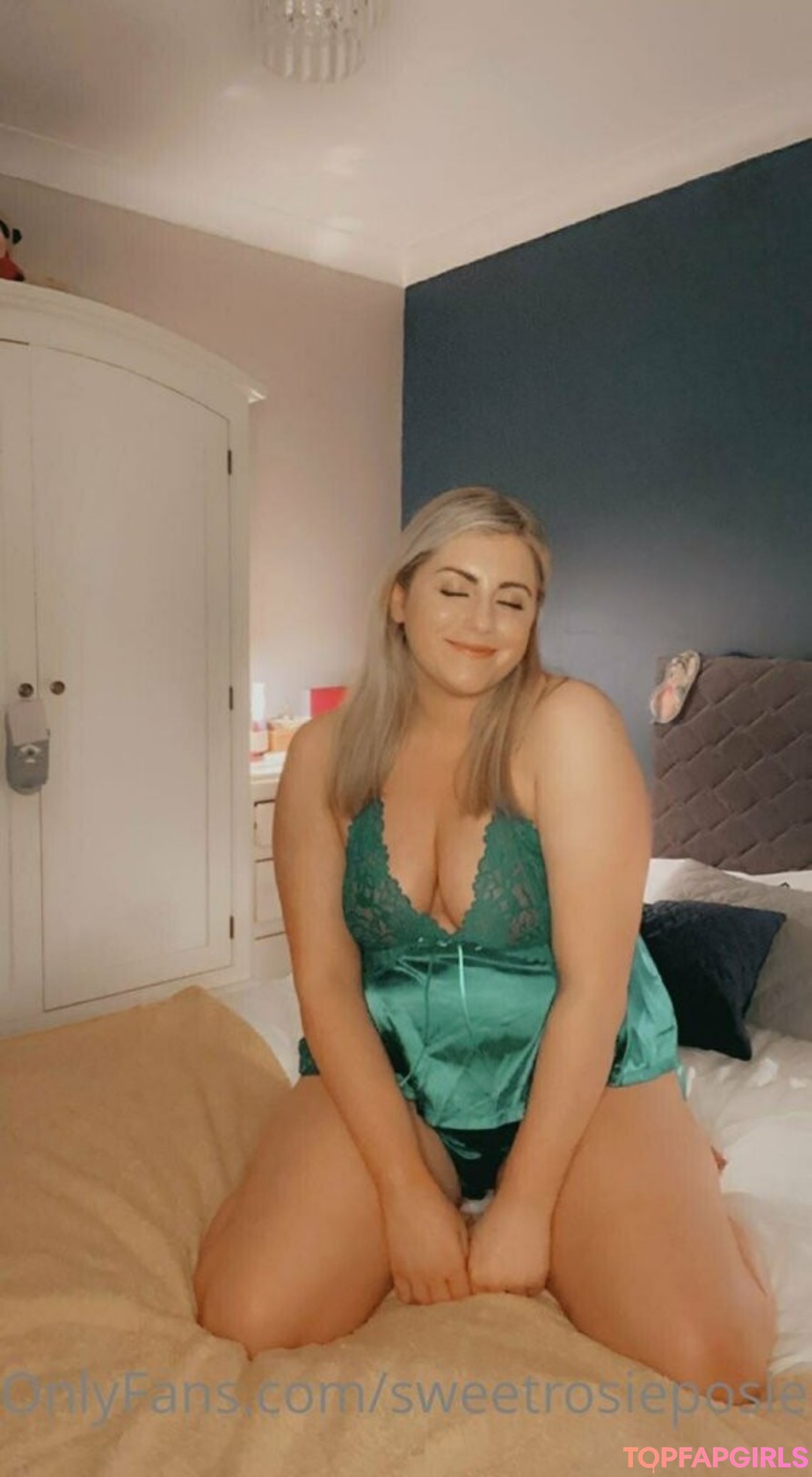 Naakte gelekte OnlyFans-foto van Sweetrosieposie #1 Naakte gelekte OnlyFans-foto van Sweetrosieposie #1