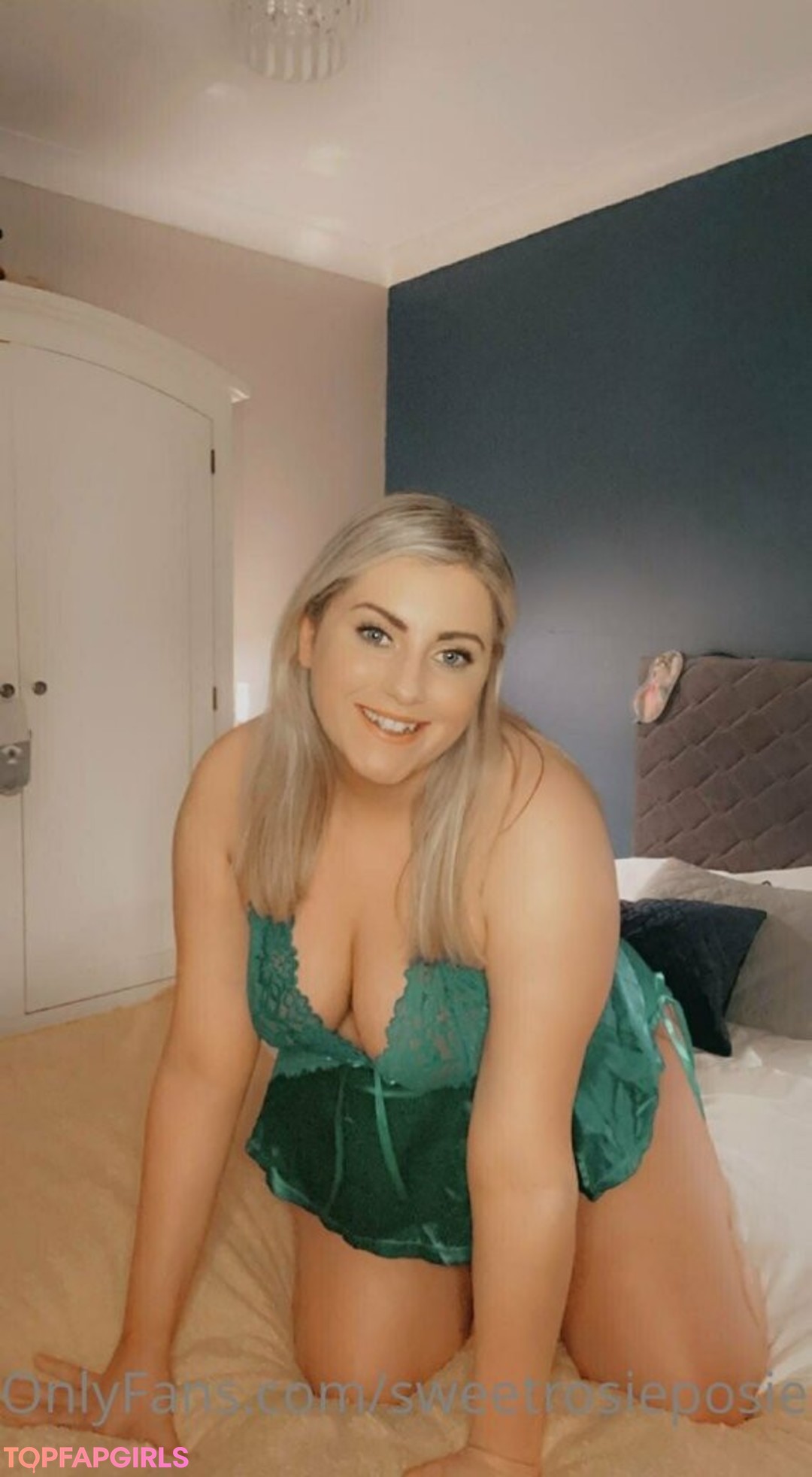Naakte gelekte OnlyFans-foto van Sweetrosieposie #2 Naakte gelekte OnlyFans-foto van Sweetrosieposie #2