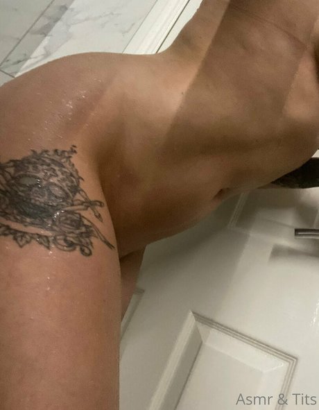 Naakte gelekte OnlyFans-foto van Prettylilcornstaruk