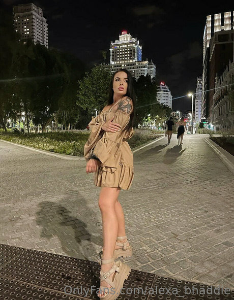 Naakte gelekte OnlyFans-foto van Alexabhaddie
