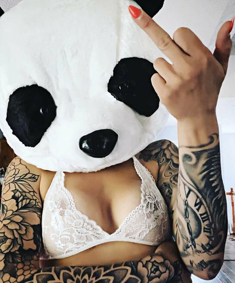 Naakte gelekte OnlyFans-foto van Inkedariesgirl