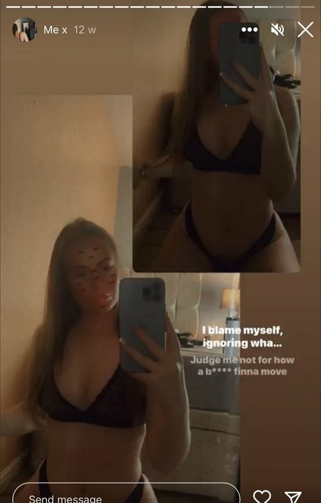 Naakte gelekte OnlyFans-foto van Ebony Maisie