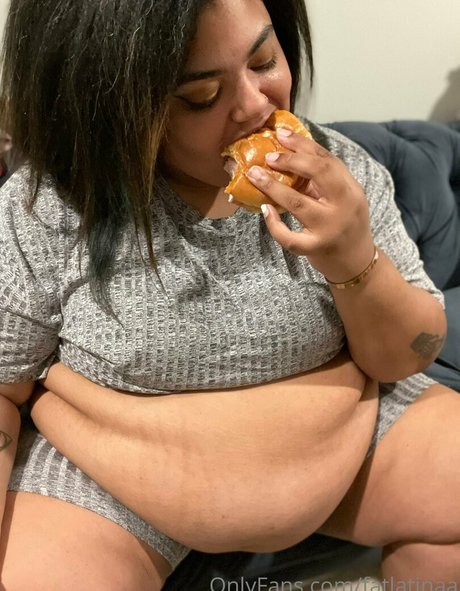 Naakte gelekte OnlyFans-foto van Fatlatinaa