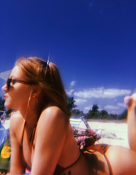 Naakte gelekte OnlyFans-foto van Babymystic
