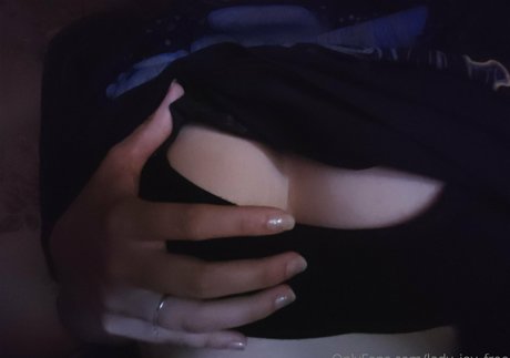 Naakte gelekte OnlyFans-foto van Ladyjoyfree