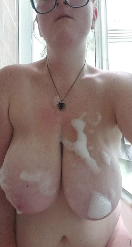 Naakte gelekte OnlyFans-foto van Bigtittygamerwifey