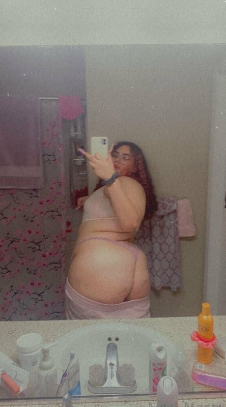 Naakte gelekte OnlyFans-foto van Missnaasssttyyyy