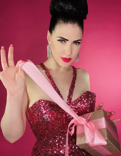 Naakte gelekte OnlyFans-foto van Theampedupvamp