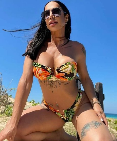 Naakte gelekte OnlyFans-foto van Lis Vega