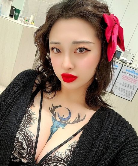 Naakte gelekte OnlyFans-foto van Seolhwa