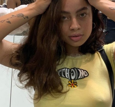 Naakte gelekte OnlyFans-foto van Kiana Lede
