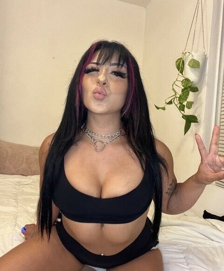 Naakte gelekte OnlyFans-foto van Scarlettviv